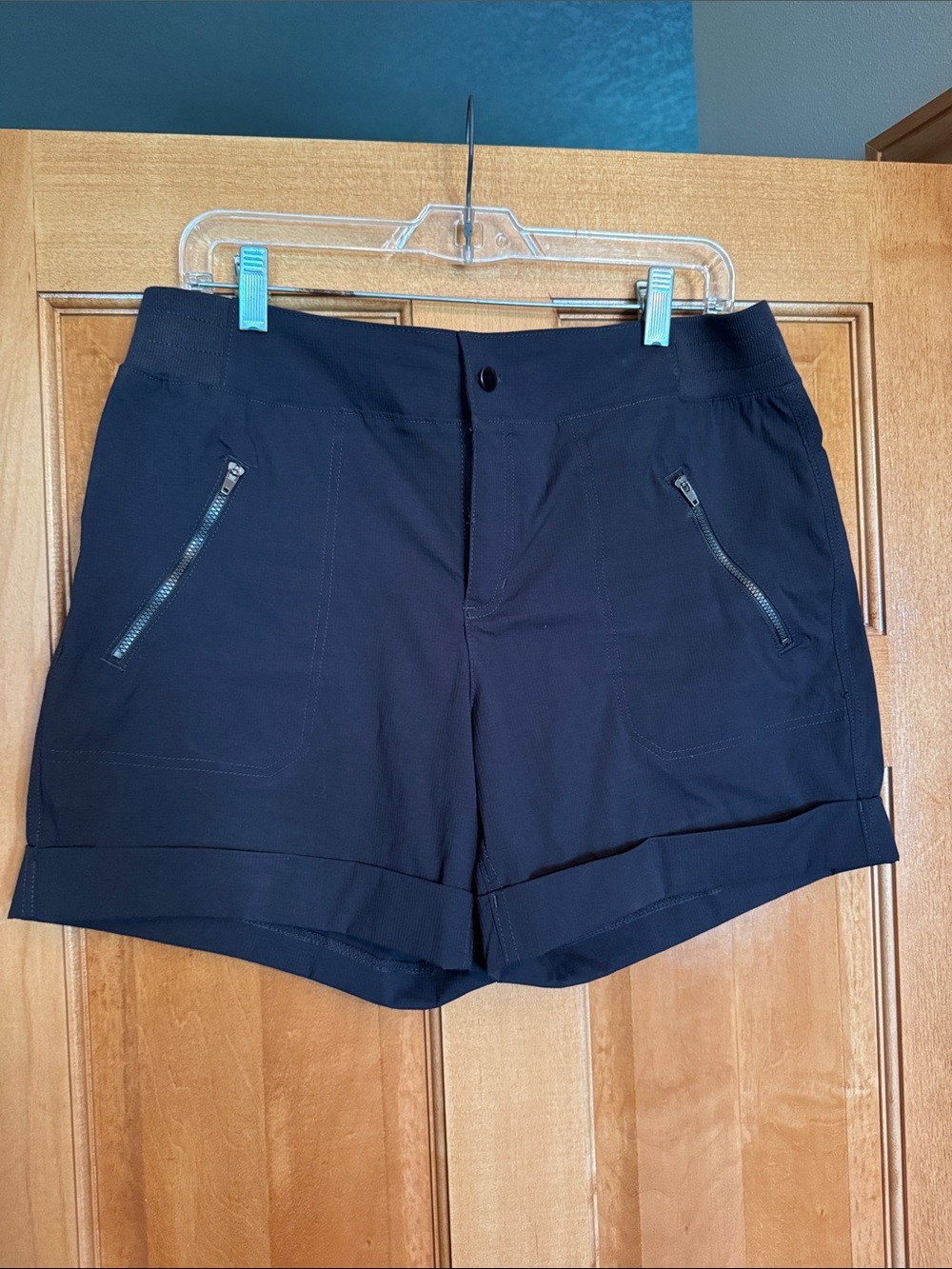 NWOT Women’s Te Verde Navy Cuffed Zip-Pocket Shorts - Large
